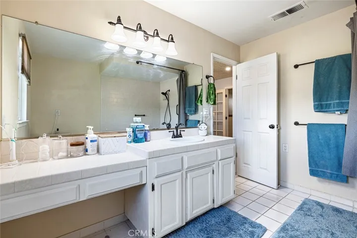 2183 E Fallbrook Avenue, Fresno, California 93720