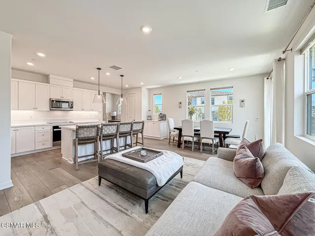 bKitchen Living and Dining7