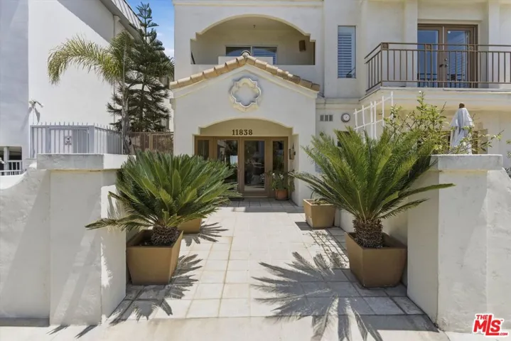 11838 Kiowa Avenue 203, Los Angeles, California 90049