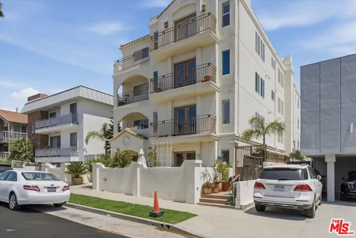 11838 Kiowa Avenue 203, Los Angeles, California 90049