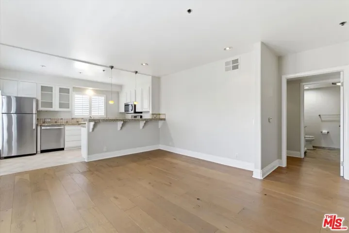 11838 Kiowa Avenue 203, Los Angeles, California 90049