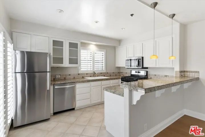 11838 Kiowa Avenue 203, Los Angeles, California 90049