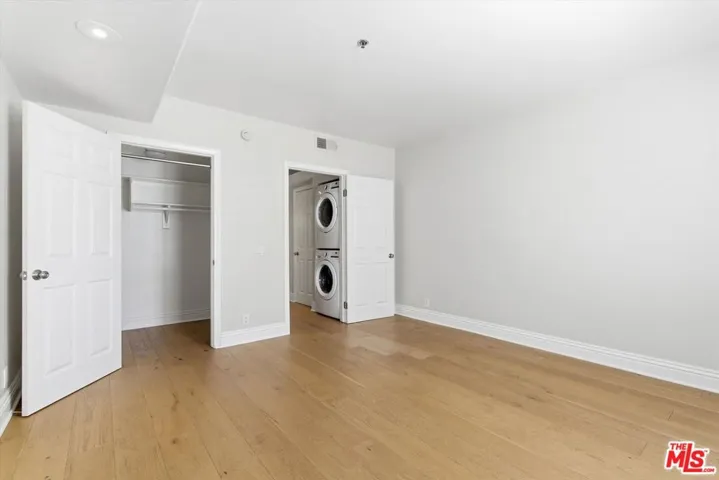 11838 Kiowa Avenue 203, Los Angeles, California 90049