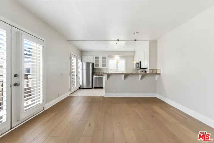 11838 Kiowa Avenue 203, Los Angeles, California 90049