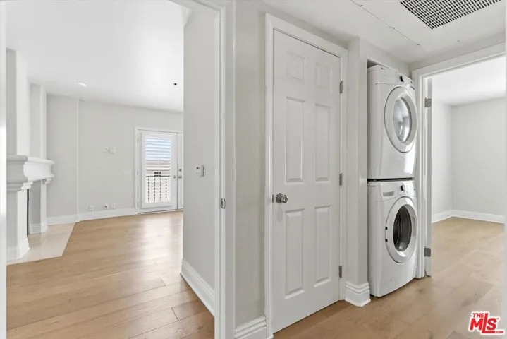 11838 Kiowa Avenue 203, Los Angeles, California 90049