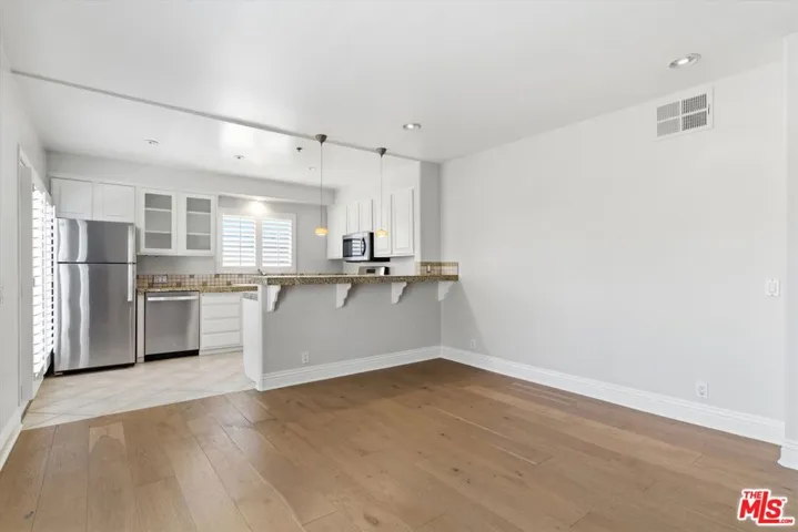 11838 Kiowa Avenue 203, Los Angeles, California 90049