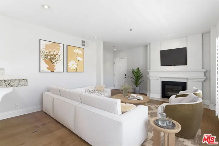 11838 Kiowa Avenue 203, Los Angeles, California 90049