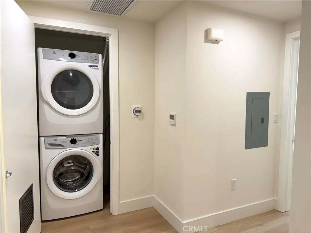 Hall/Laundry