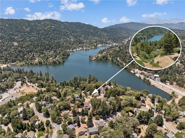Soooo Close to the Lake!!