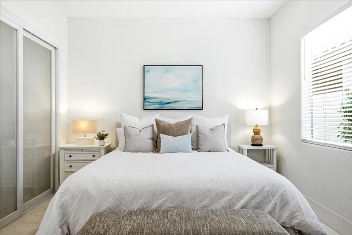 24-78905 Mission Dr W -30