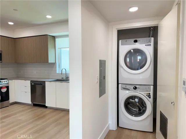 Hall/Laundry