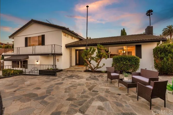 667 Crescent Lane, Vista, California 92084