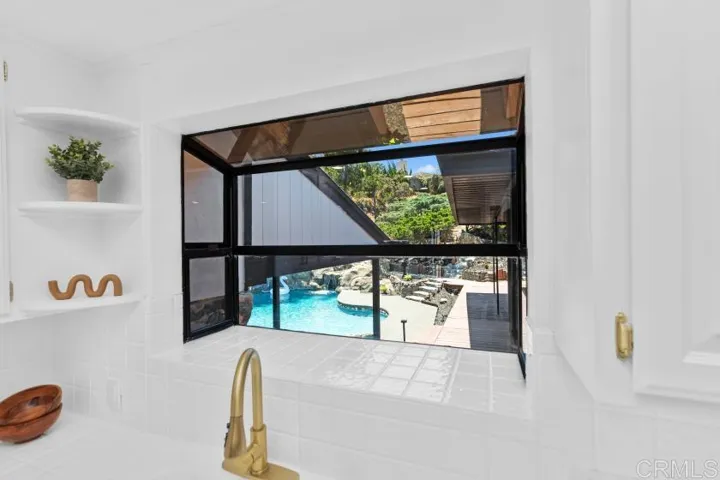 667 Crescent Lane, Vista, California 92084
