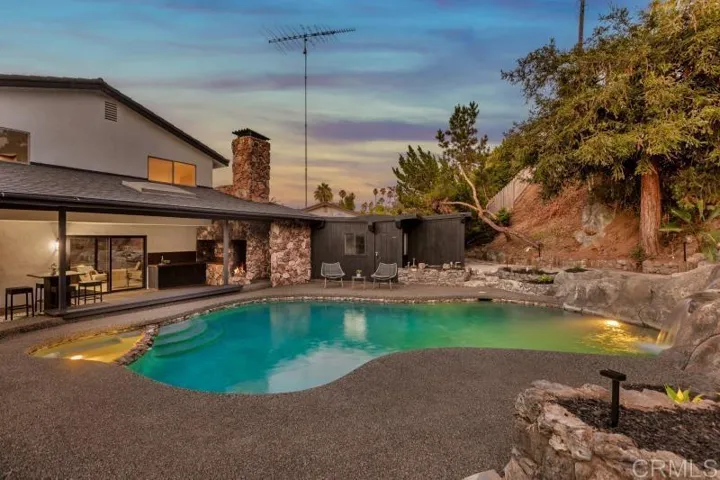 667 Crescent Lane, Vista, California 92084