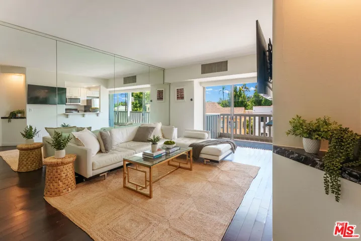 999 N Doheny Drive 211, West Hollywood, California 90069