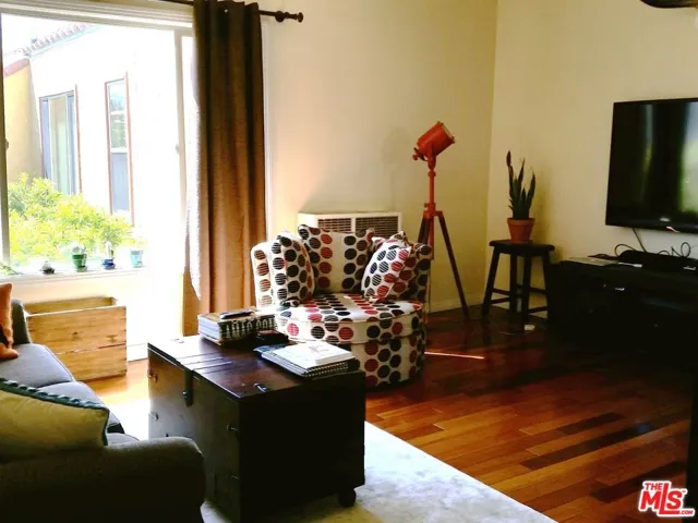 605 1/2 Tularosa Drive, Los Angeles, California 90026