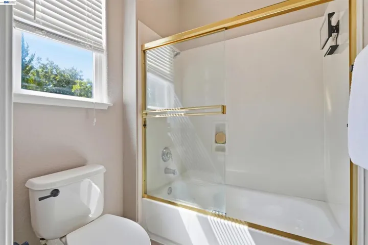 Upstairs full bath 3