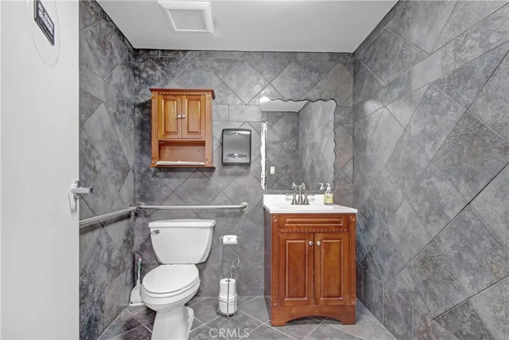 5210 Lewis, Agoura Hills, California 91301