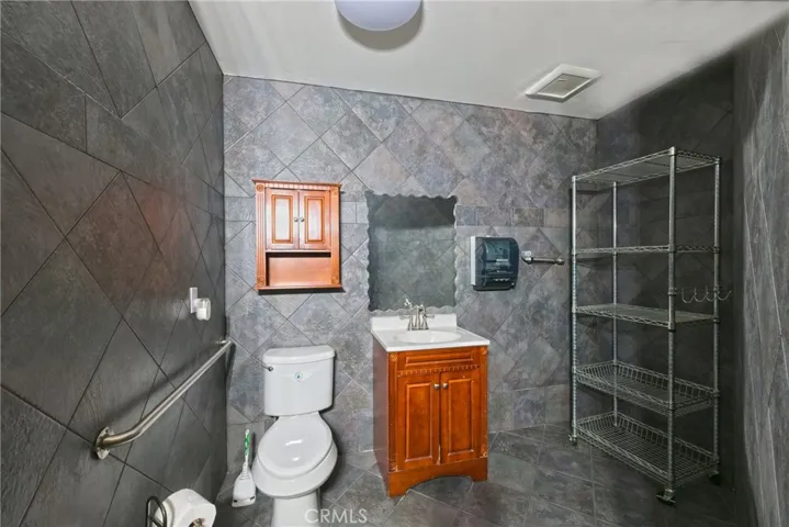5210 Lewis, Agoura Hills, California 91301