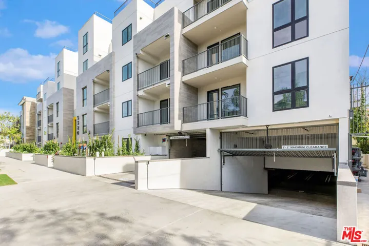 5320 Cartwright Avenue 406, North Hollywood, California 91601