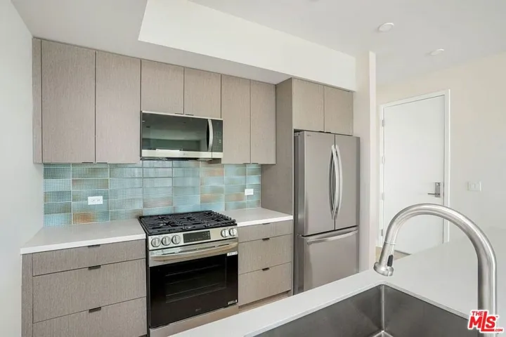 5320 Cartwright Avenue 203, North Hollywood, California 91601