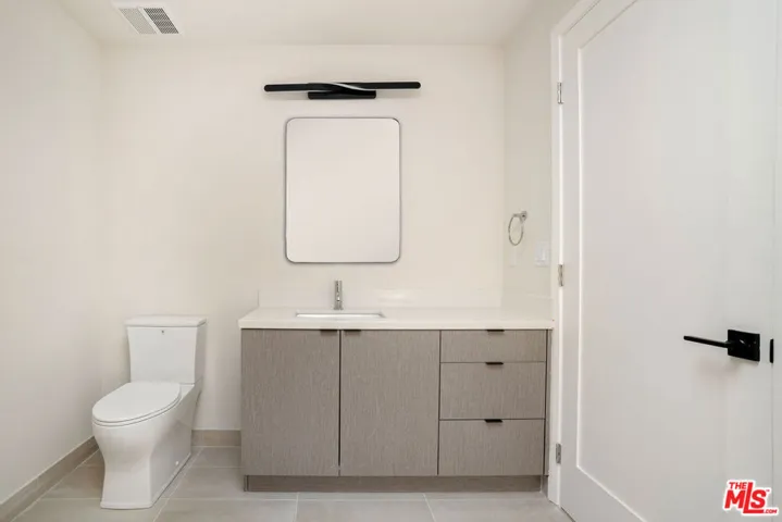 5320 Cartwright Avenue 203, North Hollywood, California 91601