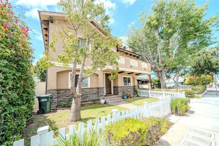 2702 Gates Avenue A, Redondo Beach, California 90278