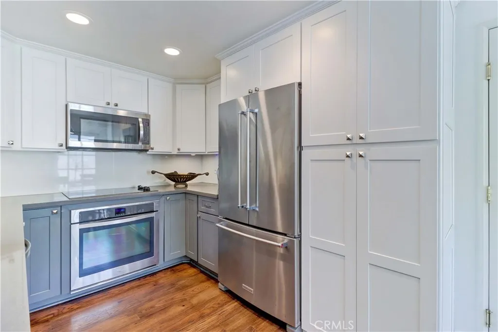 Kitchen refrigerator stays with home
