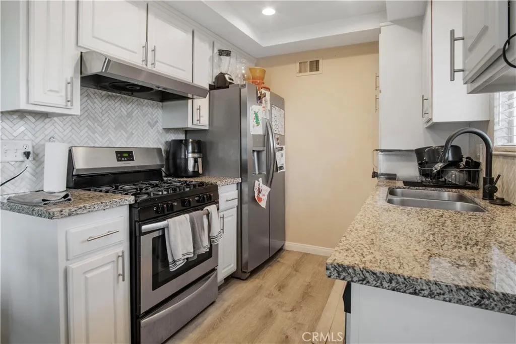 2423 Deodar, Santa Ana, California 92705 — photo 5