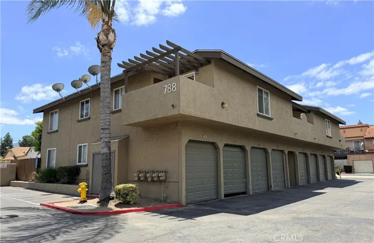 788 Gianni 202, Corona, California 92879