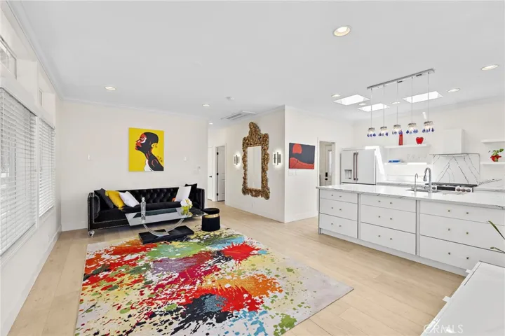 252 Mayflower, Newport Beach, California 92660