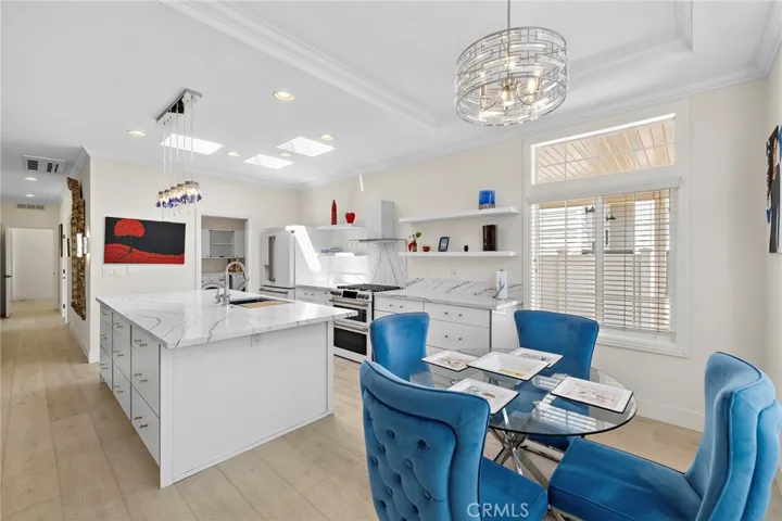 252 Mayflower, Newport Beach, California 92660