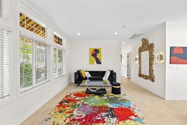 252 Mayflower, Newport Beach, California 92660