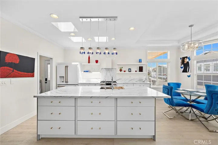 252 Mayflower, Newport Beach, California 92660