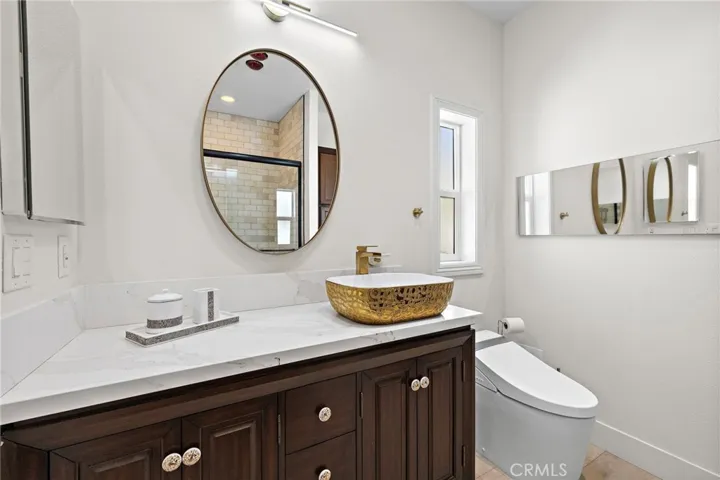 252 Mayflower, Newport Beach, California 92660