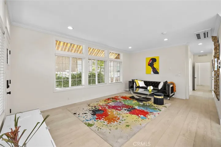 252 Mayflower, Newport Beach, California 92660