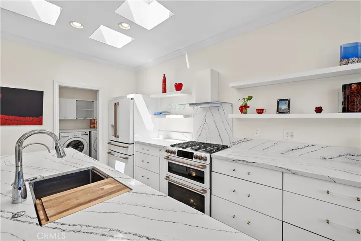 252 Mayflower, Newport Beach, California 92660