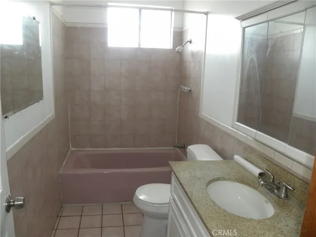 4611 Leonis, Commerce, California 90040