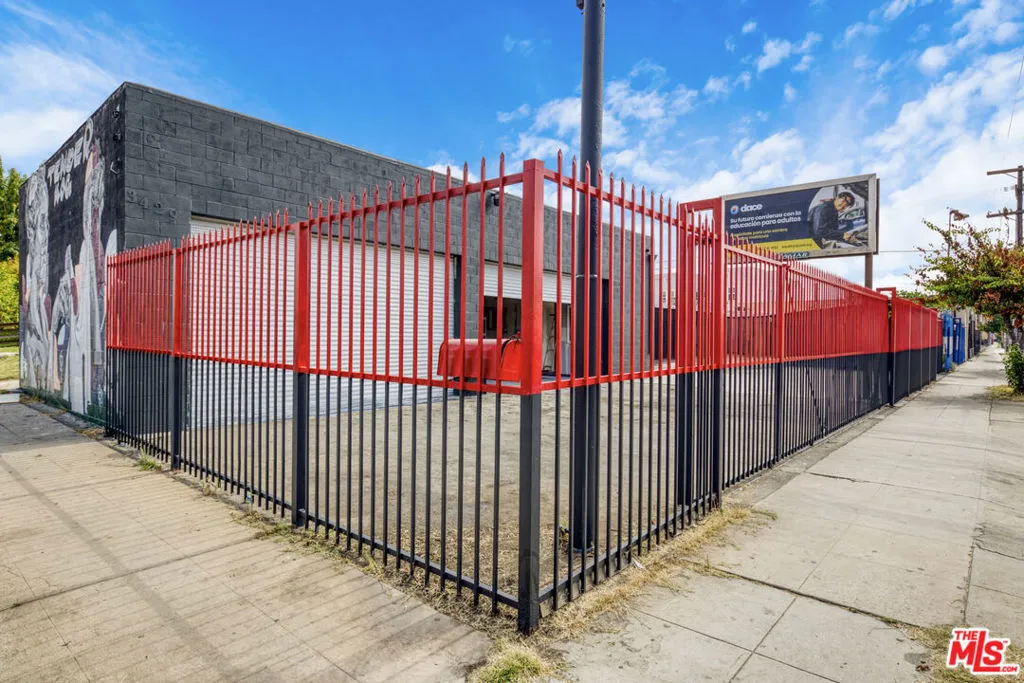 3429 Venice Blvd