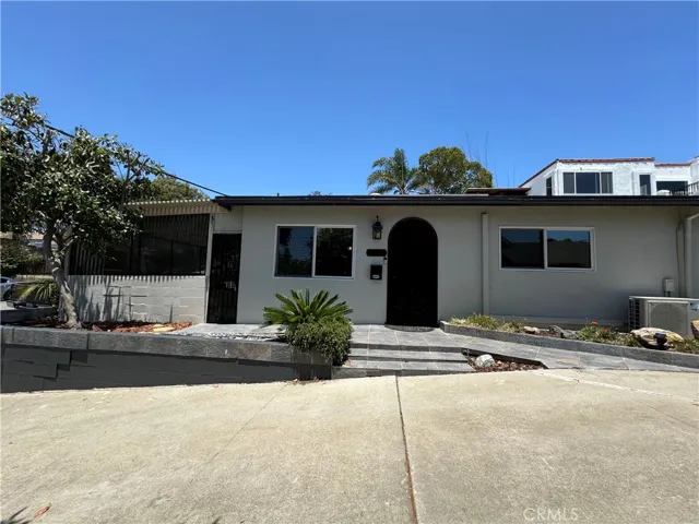 2022 Dawson Avenue, Signal Hill, California 90755