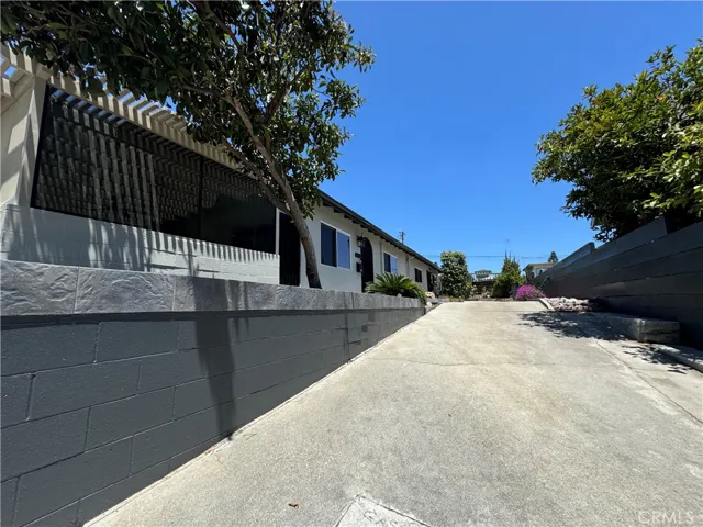 2022 Dawson Avenue, Signal Hill, California 90755