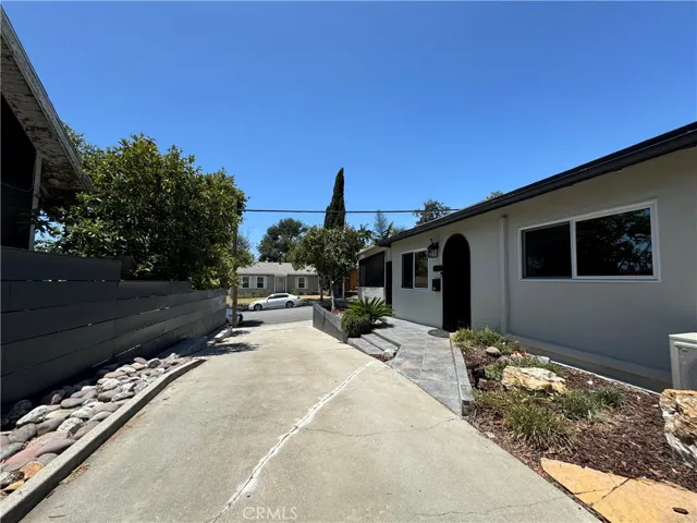 2022 Dawson Avenue, Signal Hill, California 90755
