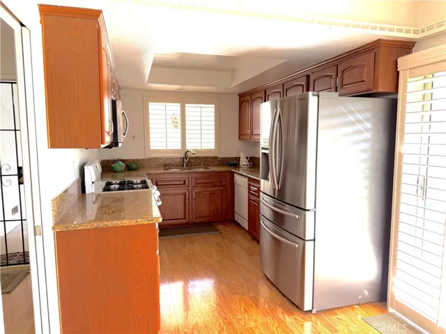 Yes Refrigerator included.