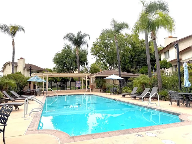 Well maintaned pool.