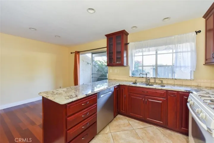 48 Columbia 6, Irvine, California 92612
