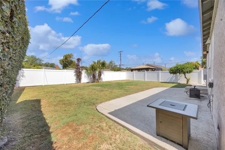 5043 Verdura, Lakewood, California 90712
