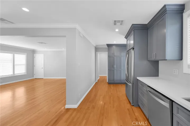5043 Verdura, Lakewood, California 90712