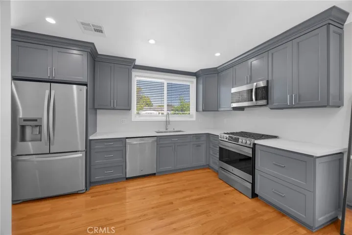 5043 Verdura, Lakewood, California 90712