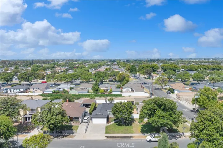 5043 Verdura, Lakewood, California 90712