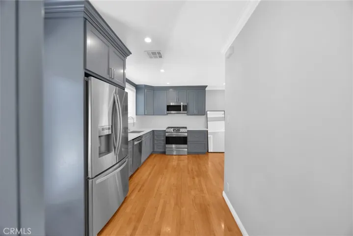 5043 Verdura, Lakewood, California 90712